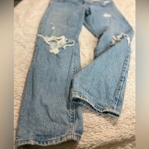 Wedgie Straight Levi Jeans. Booty lifting, the perfect Jean.